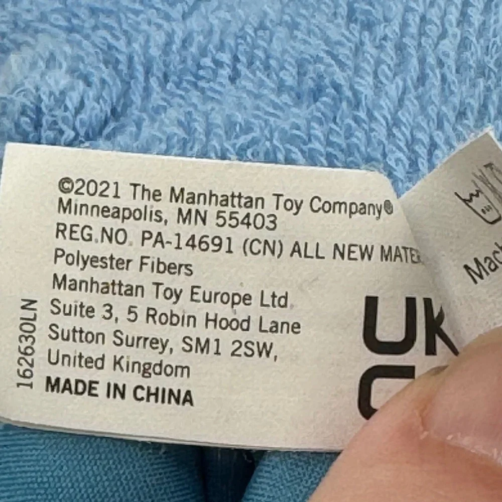 Manhattan Toy Walter Walrus Scrub a dubbie puppet washcloth for infant